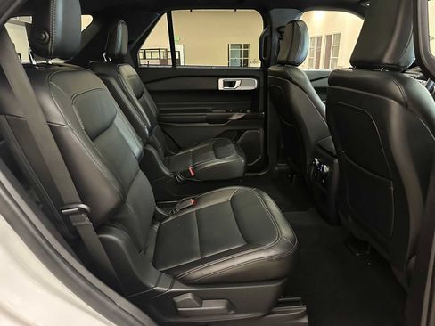 Used 2020 Ford Explorer Limited w/ Class III Trailer Tow Package AWD/4WD image 27