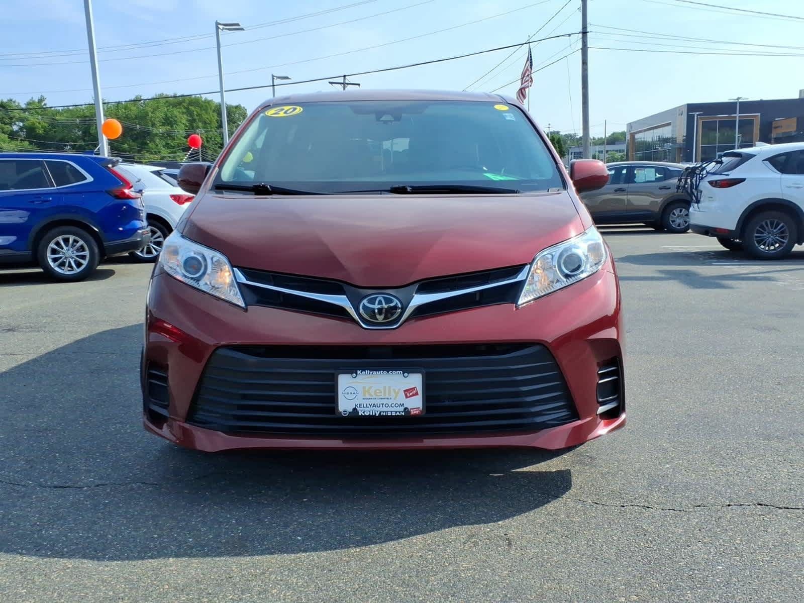 Used 2020 Toyota Sienna LE w/ LE Preferred Package FWD image 2