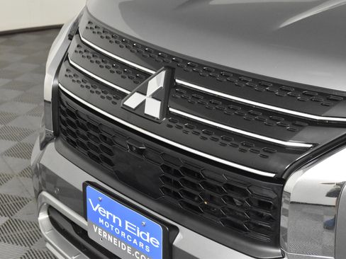 Used 2024 Mitsubishi Outlander SE image 11