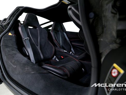 Used 2025 McLaren 750S RWD image 18