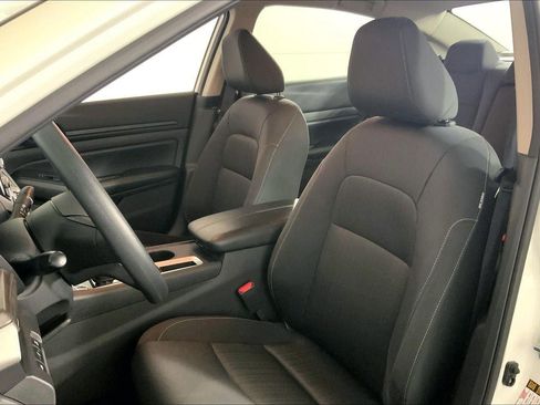 Used 2025 Nissan Altima 2.5 SV image 22
