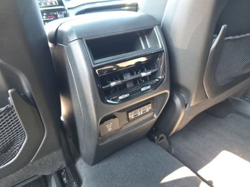 Used 2025 Jeep Grand Cherokee Altitude AWD/4WD image 29