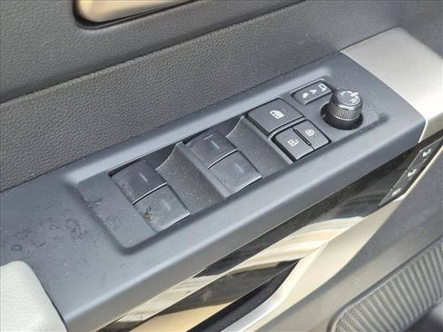 Used 2025 Toyota Tundra Limited AWD/4WD image 12