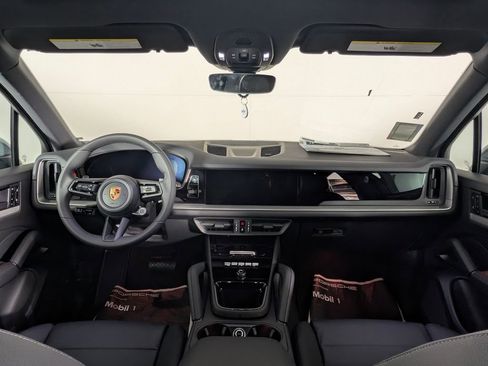 New 2026 Porsche Cayenne image 20