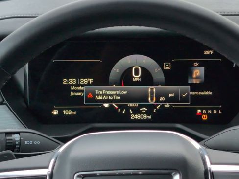 Used 2025 GMC Acadia Elevation image 16