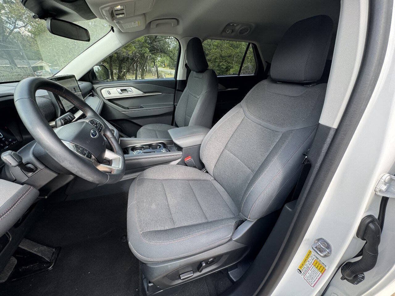 Used 2025 Ford Explorer Active RWD image 38