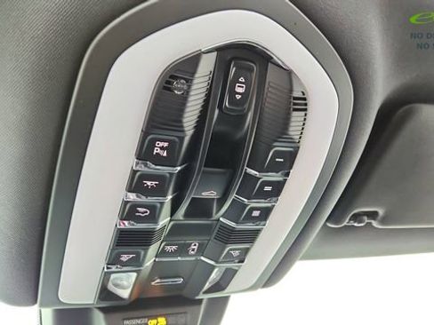 Used 2024 Porsche Macan AWD/4WD image 53
