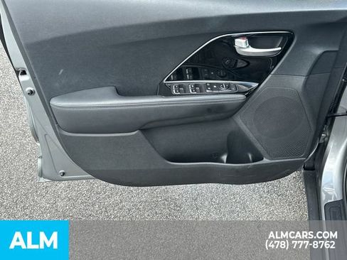 Used 2022 Kia Niro LXS FWD image 11