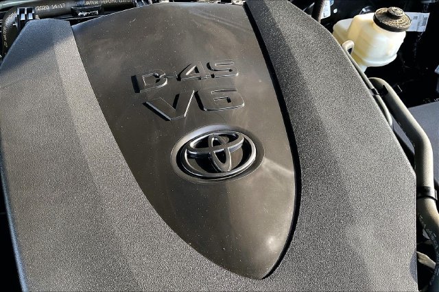 Used 2021 Toyota Tacoma TRD Sport w/ TRD Premium Sport Package AWD/4WD image 29