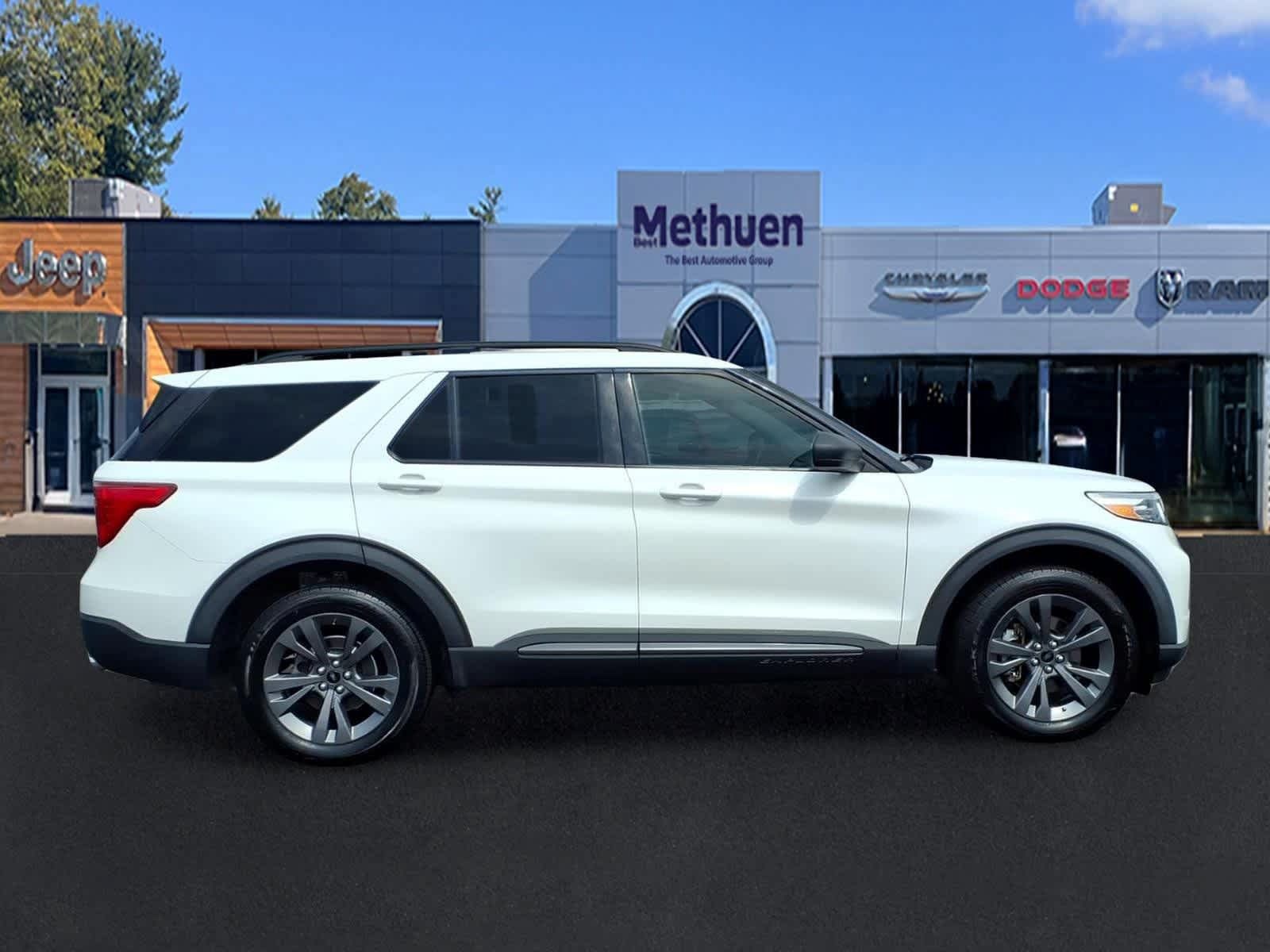Used 2021 Ford Explorer XLT w/ Equipment Group 202A AWD/4WD image 2