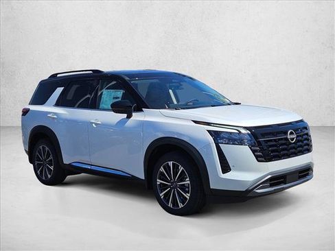 New 2026 Nissan Pathfinder Platinum FWD image 6