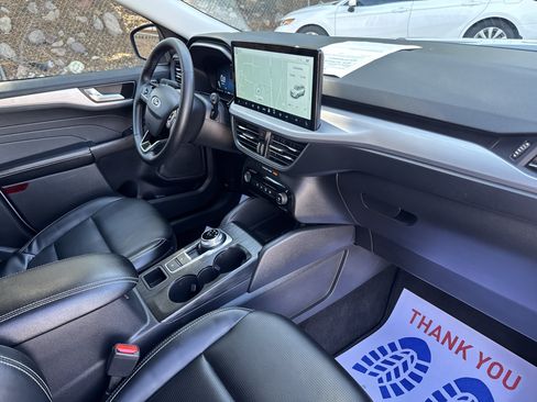 Certified 2025 Ford Escape Platinum AWD/4WD image 18