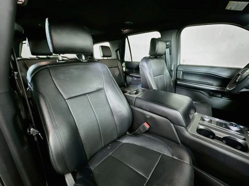 Used 2018 Ford Expedition XLT w/ Equipment Group 202A AWD/4WD image 27