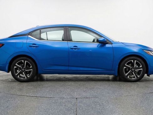 Used 2025 Nissan Sentra SV image 11