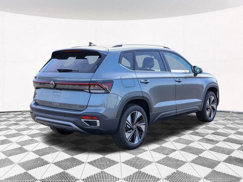 Used 2025 Volkswagen Taos SE image 10