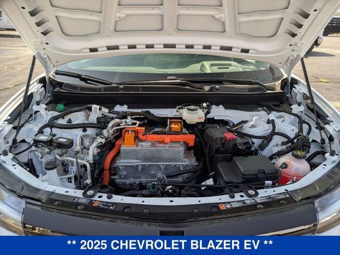New 2025 Chevrolet Blazer EV LT image 32