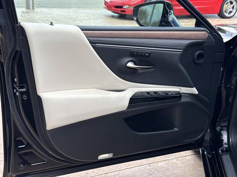Used 2024 Lexus ES 350 w/ Premium Package FWD image 11