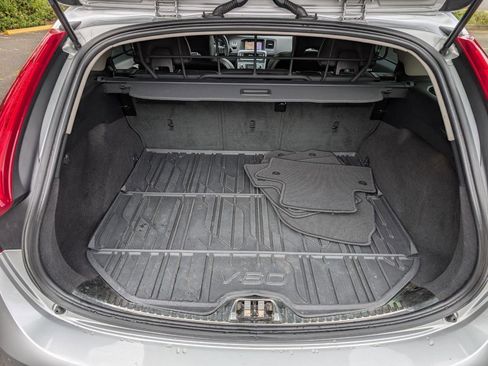 Used 2018 Volvo V60 T5 Cross Country Platinum image 14