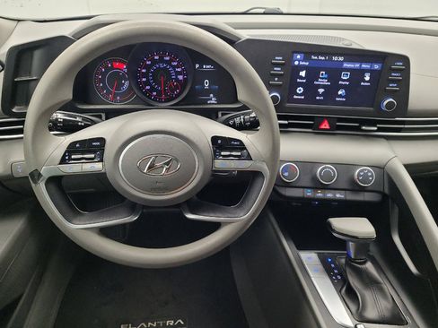 Used 2021 Hyundai Elantra SE FWD image 22