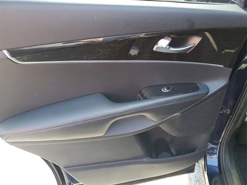 Used 2019 Kia Sorento S image 10