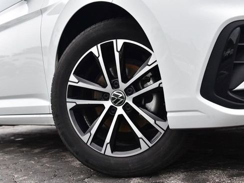 Used 2025 Volkswagen Jetta Sport FWD image 3