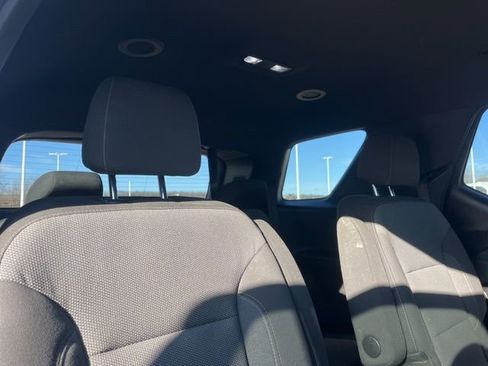 Used 2023 Chevrolet Traverse LT image 46