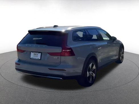 Used 2025 Volvo V60 B5 Cross Country Plus image 14