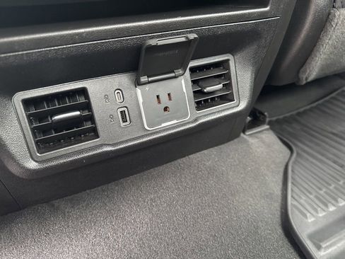 Used 2024 Chevrolet Silverado 1500 LT image 15