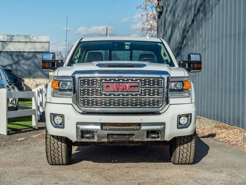 Used 2019 GMC Sierra 2500 Denali w/ Duramax Plus Package image 9