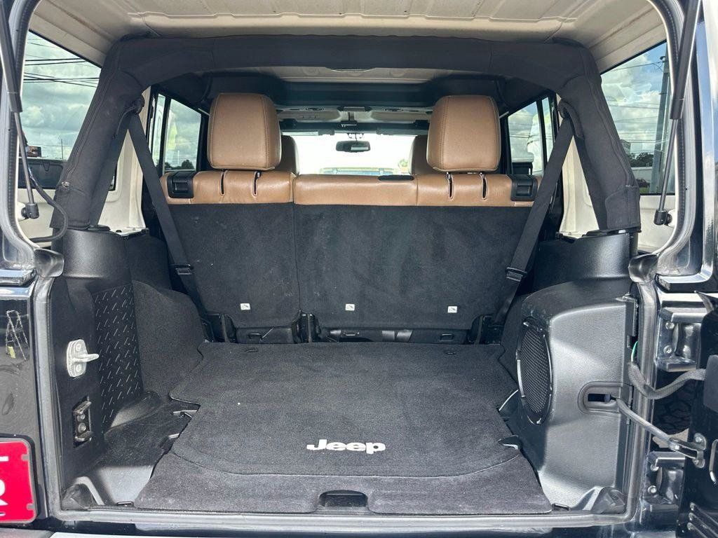 Used 2014 Jeep Wrangler Unlimited Sahara w/ Connectivity Group AWD/4WD image 10