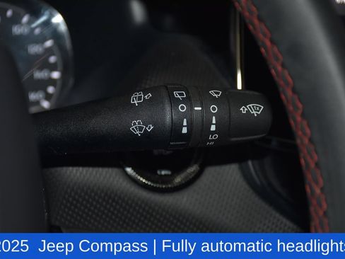 Used 2025 Jeep Compass Trailhawk AWD/4WD image 12