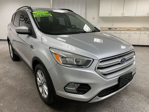 Used 2018 Ford Escape SE w/ Ford Safe & Smart Package image 3
