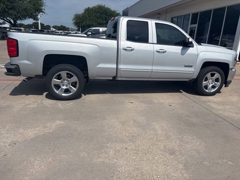 Used 2018 Chevrolet Silverado 1500 LT w/ Texas Edition RWD image 4