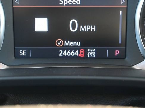 Used 2023 GMC Acadia SLE w/ Driver Convenience Package image 16