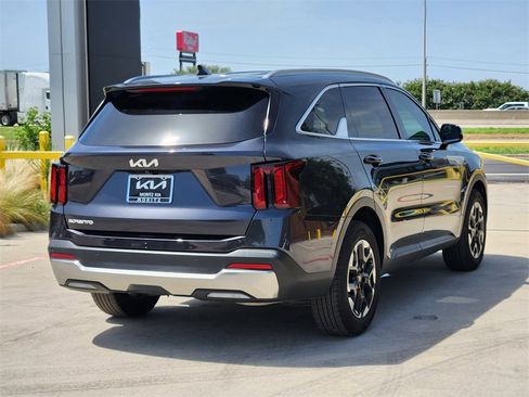 New 2025 Kia Sorento S image 3