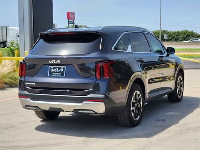 New 2025 Kia Sorento S