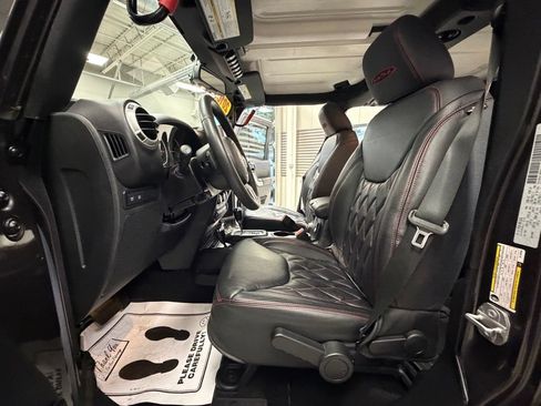 Used 2016 Jeep Wrangler Unlimited Rubicon w/ Connectivity Group AWD/4WD image 60
