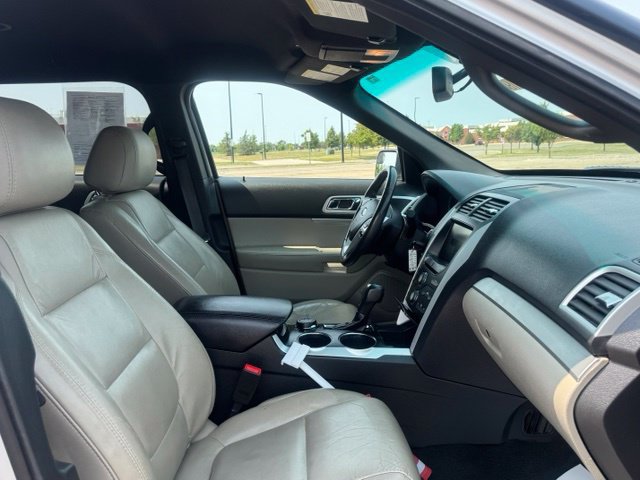 Used 2014 Ford Explorer XLT w/ Equipment Group 202A AWD/4WD image 24