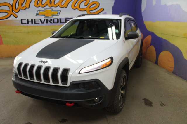 Used 2018 Jeep Cherokee Trailhawk AWD/4WD image 4