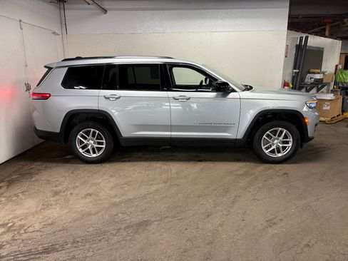 Used 2023 Jeep Grand Cherokee L Laredo w/ Luxury Tech Group I AWD/4WD image 4