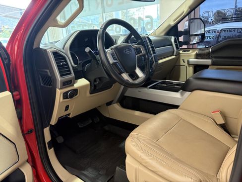 Used 2019 Ford F250 Lariat w/ Chrome Package image 17
