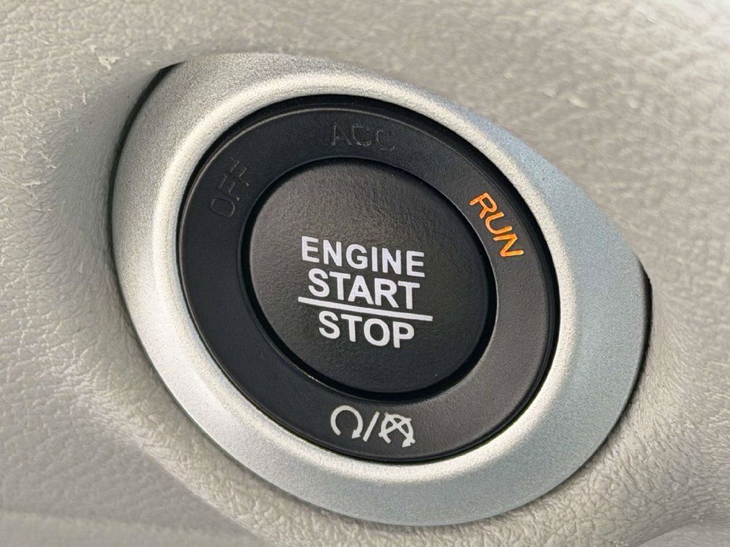 Used 2024 Chrysler Pacifica Touring-L FWD image 21