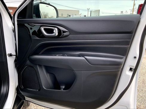 Used 2022 Jeep Compass Altitude image 23