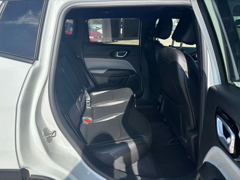 Used 2025 Jeep Compass Limited image 25