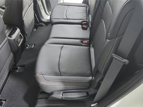 Used 2024 Nissan Pathfinder SL image 16