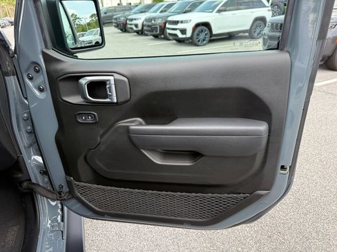 Used 2024 Jeep Wrangler Sport AWD/4WD image 9