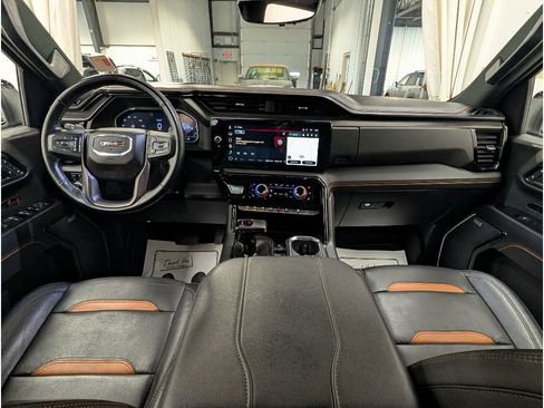 Used 2024 GMC Sierra 1500 AT4 w/ Technology Package AWD/4WD image 10