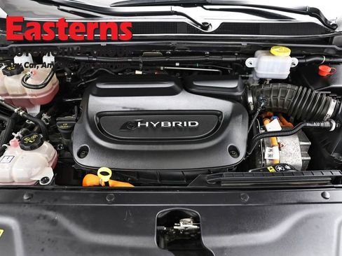 Used 2023 Chrysler Pacifica Limited FWD image 7