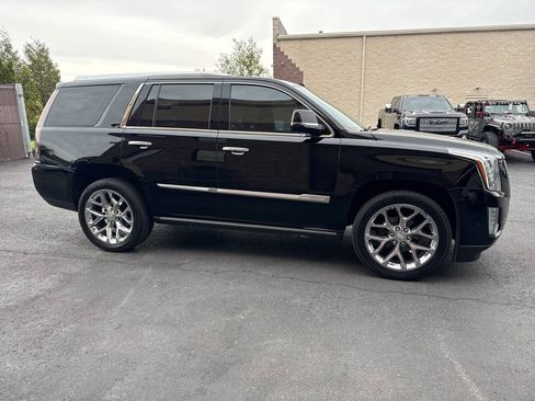 Used 2018 Cadillac Escalade Platinum AWD/4WD image 8