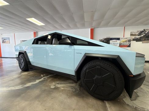Used 2024 Tesla Cybertruck AWD Crew Cab image 18